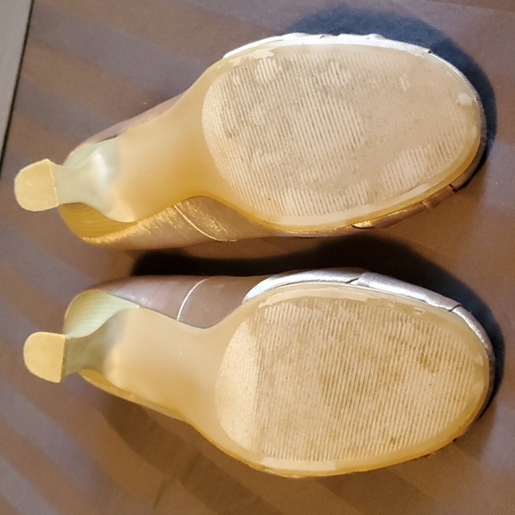 Ladies Jellypop heels, size 9, gold fabric, low heel - Picture 7 of 12